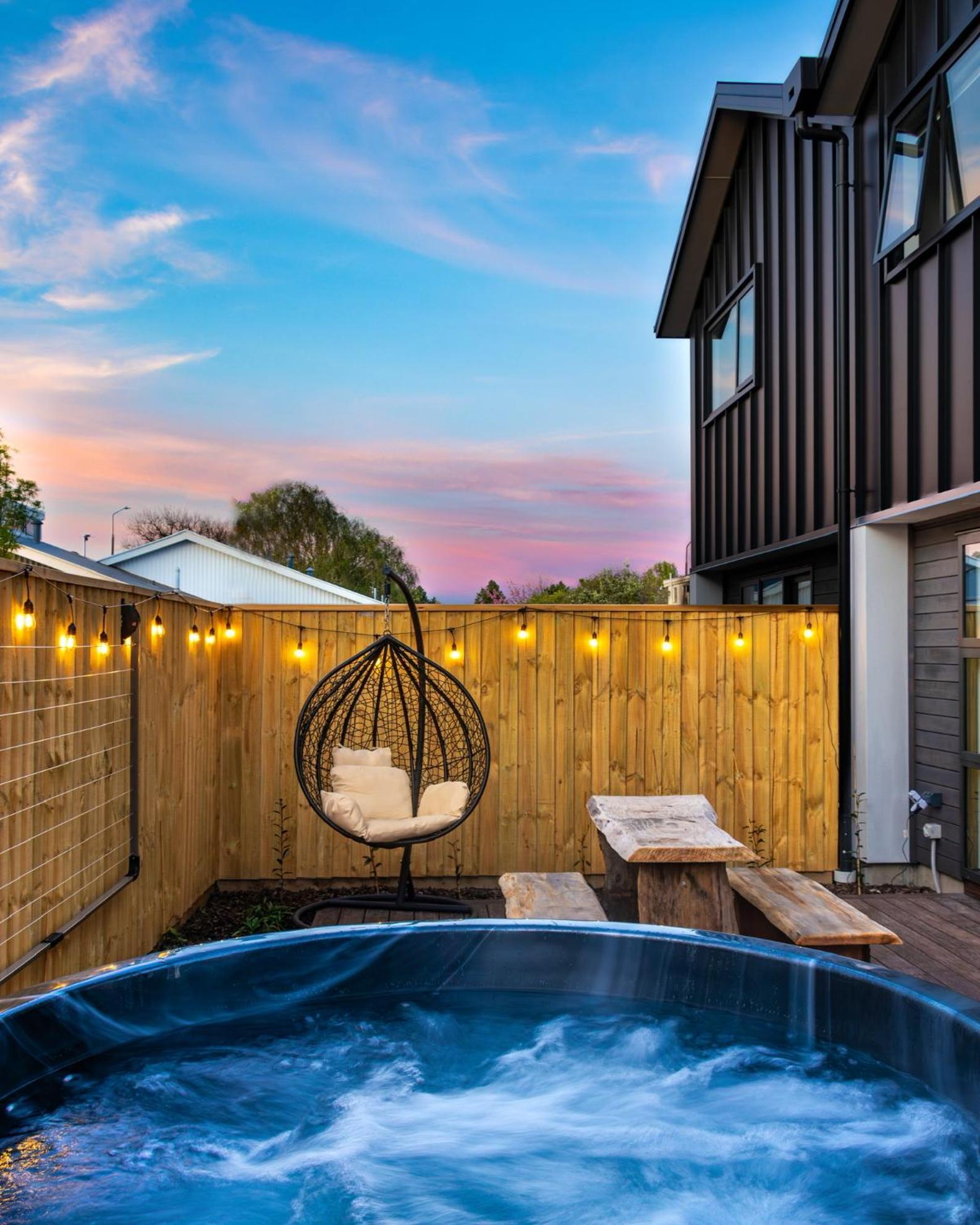 Apartamento Cozy Retreat With Hot Tub Christchurch Exterior foto
